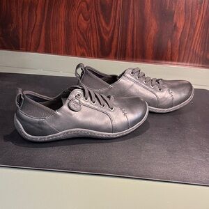 BORN Women's Black Leather Casual Shoes